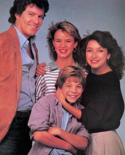 Yes that is Juliette Lewis. I wonder if she ever works anymore.