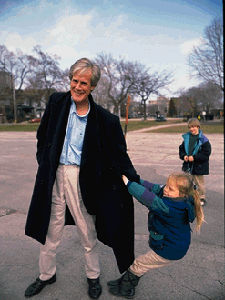 He's good with kids. Swoon!