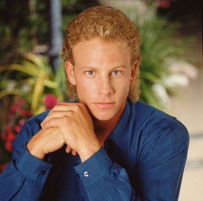 I want to run my fingers through that mane.