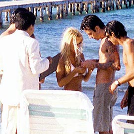 If these two lovebirds can't make it there is no hope for ANYONE.