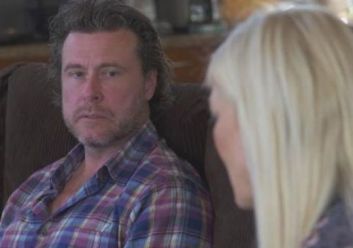 Pencil dick but balloon face. That man is BLOATED.